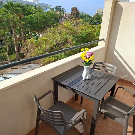 Central 2-Bed Apartment In Estepona Port 外观 照片