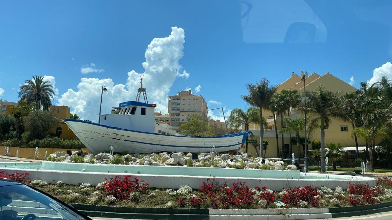 Central 2-Bed Apartment In Estepona Port 外观 照片